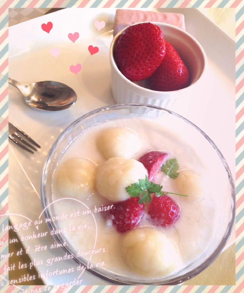 白玉いちごのココナッツデザートの写真