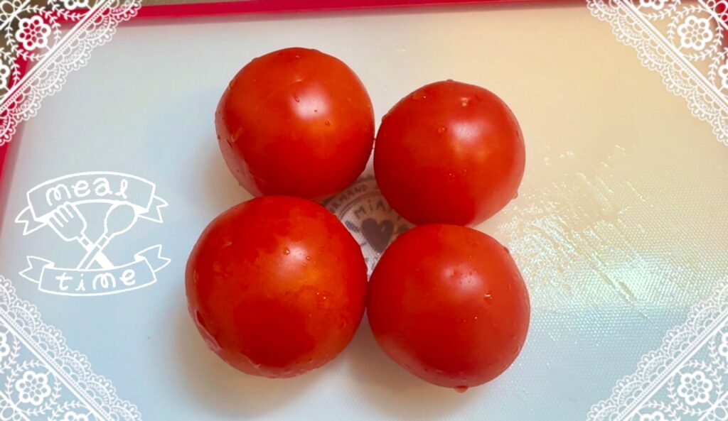 中サイズのトマト