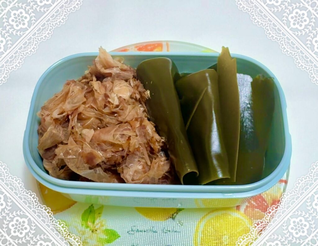 煮出した後のかつお節＆昆布は二番だしで再利用