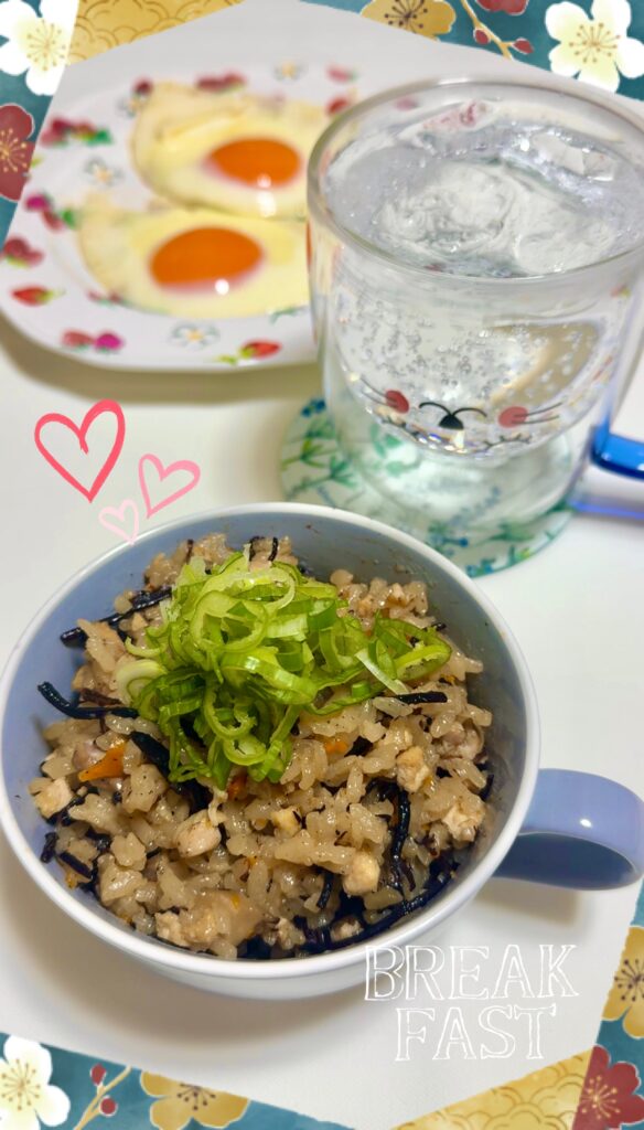ひじきの炊き込みご飯の完成。盛り付け写真