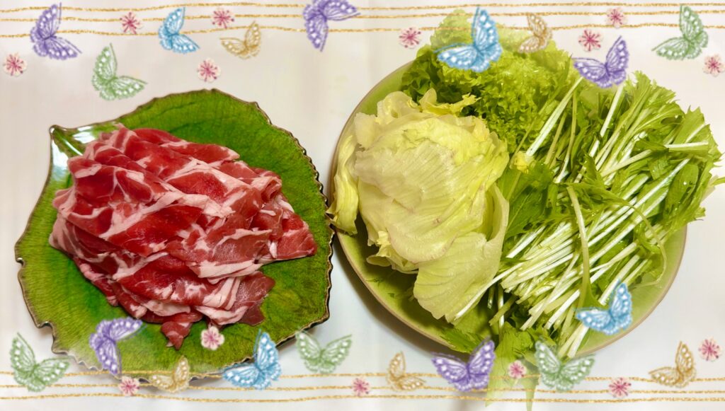 麻辣火鍋に使う、ラム肉と野菜