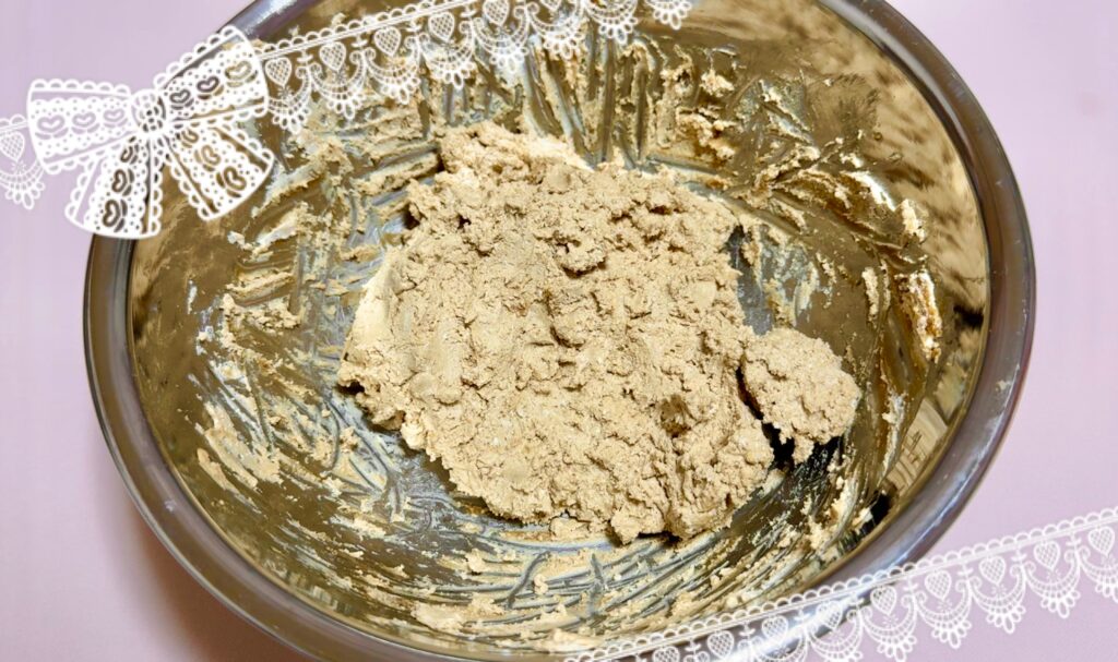 黒豆のチーズ白和え、カッテージチーズ＆練りゴマを合わせる