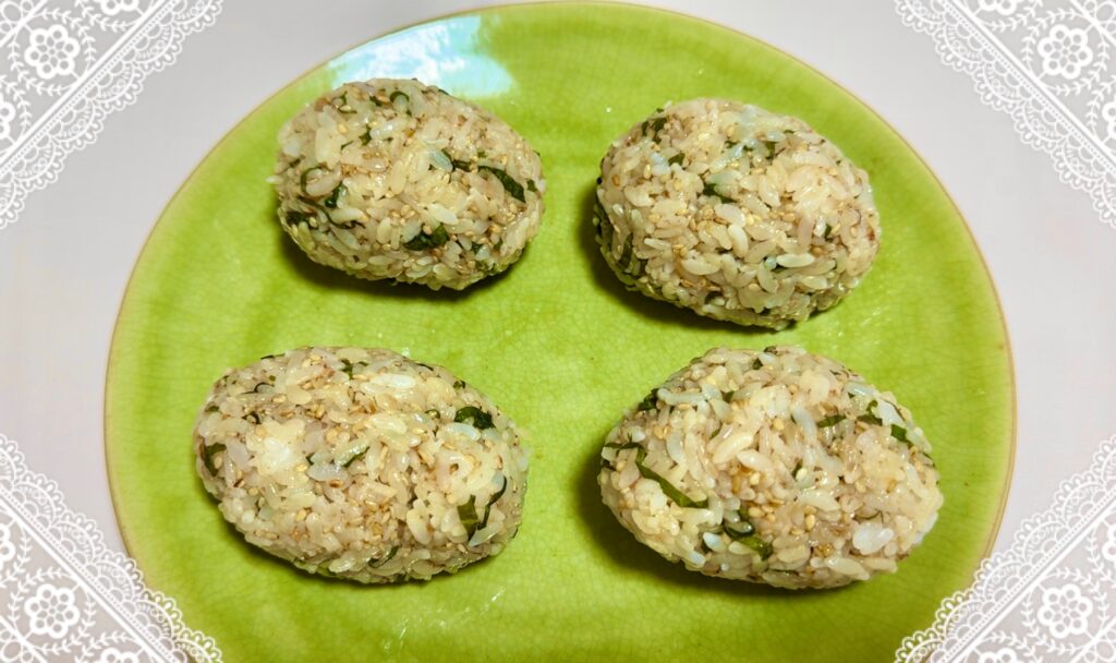 シソご飯の肉巻きおにぎり
作り方2

