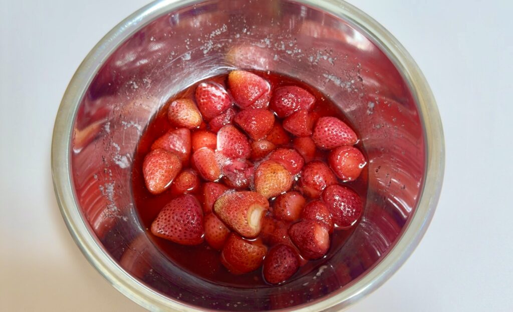 冷凍いちごで作るいちごゼリー　作り方1