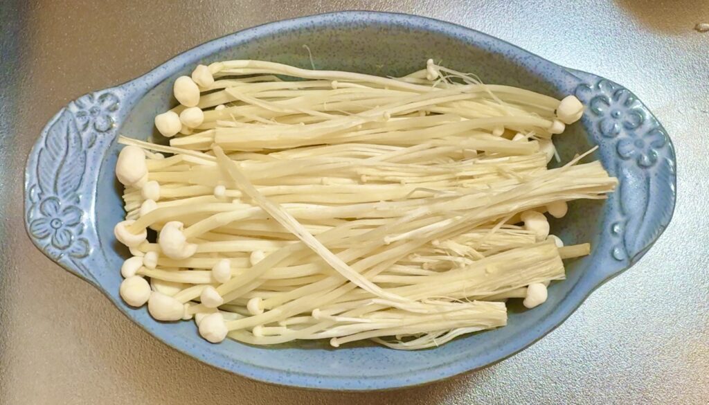 ホタルイカとえのきのガーリックバター焼き 作り方1