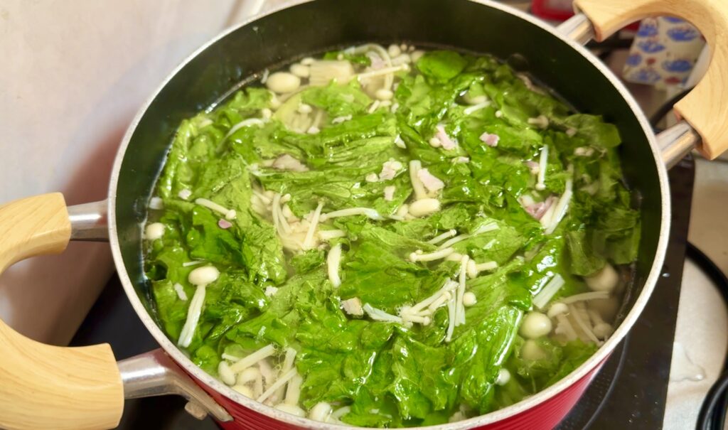 白ワイン香る エノキとレタスのスープ  作り方6