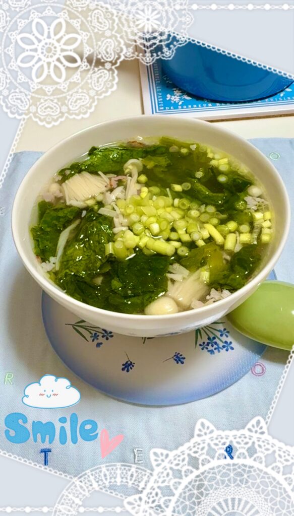 白ワイン香る エノキとレタスのスープ 完成写真1