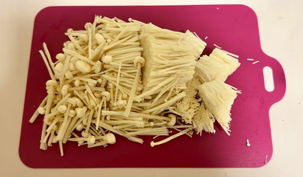 白ワイン香る エノキとレタスのスープ  作り方2