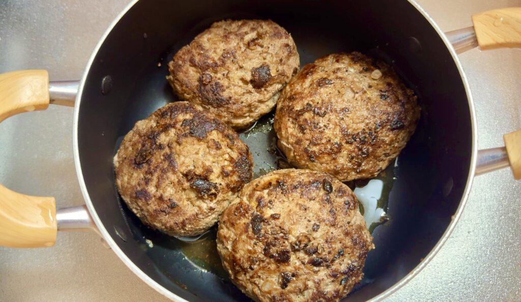 デミグラスソースで楽しむ 煮込みハンバーグ 作り方9