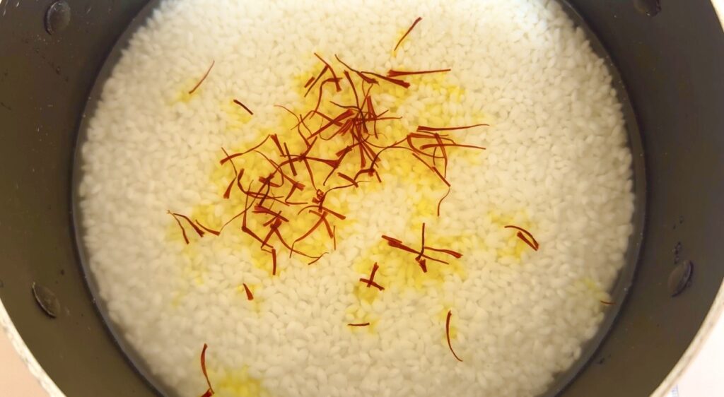 炊飯器で簡単 パエリア風炊き込みご飯 作り方1