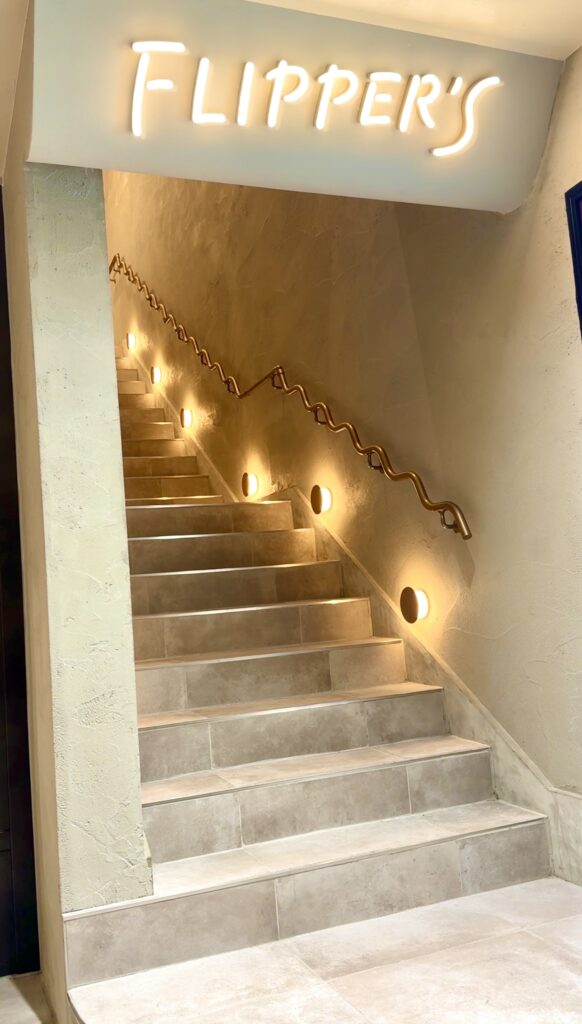 FLIPPER’S 新宿店 紹介写真1