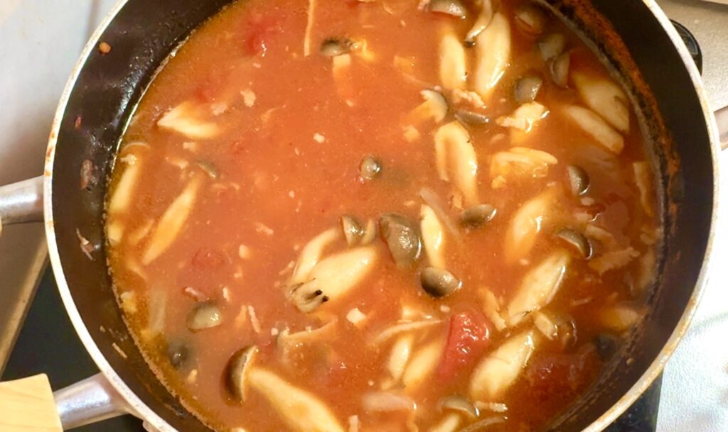旨みたっぷり・ワンパンで作るトマトスープパスタ 作り方2