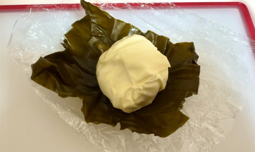 モッツァレラチーズの昆布締め|濃厚クリーミーな大人のおつまみ 作り方3
