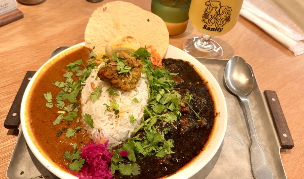 SUPER RAWのスパイスカレーとクラフトビール