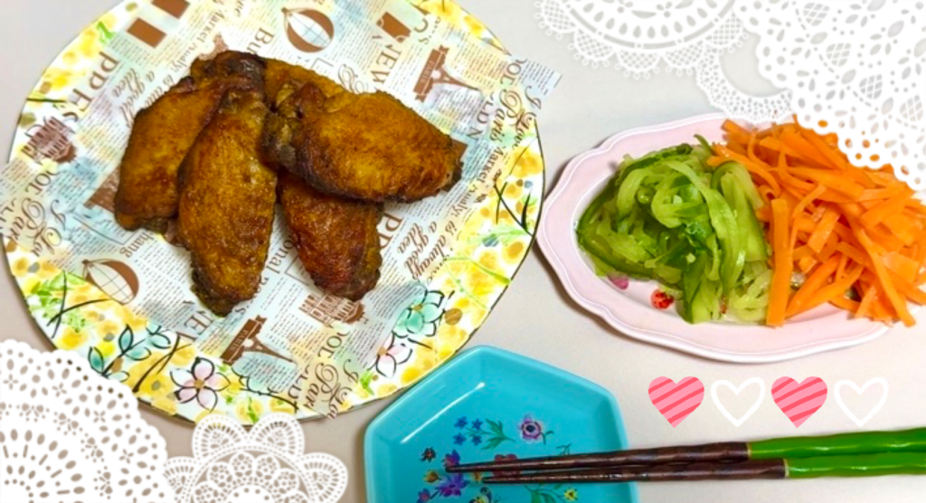 カレー風味にアレンジした塩麹鶏手羽の唐揚げと野菜の副菜