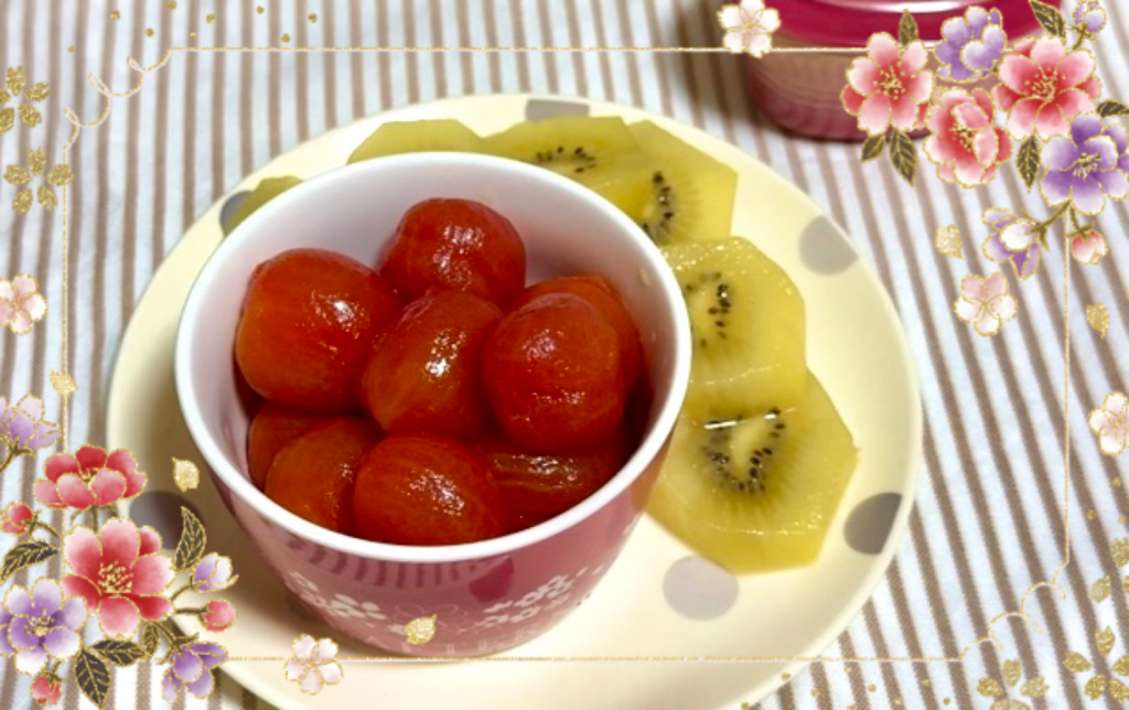 ミニトマトの冷製マリネにキウイを添えた一皿