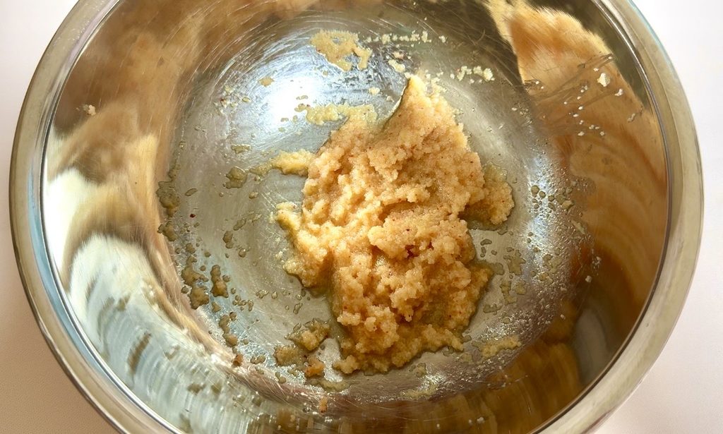 明太子とライム果汁、オリーブオイルを混ぜた冷製パスタソース