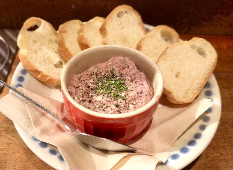 塩漬け桜肉と牛肉の燻製リエットとバゲット